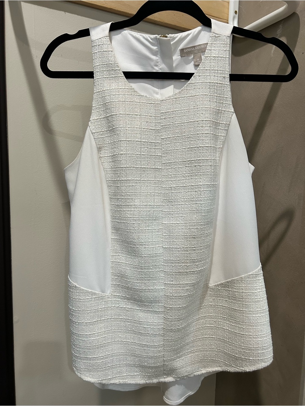 Banana Republic White Textured Sleeveless top